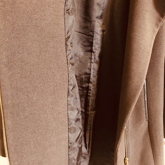 Warm and light good quality coat. - Picture 6 of 8